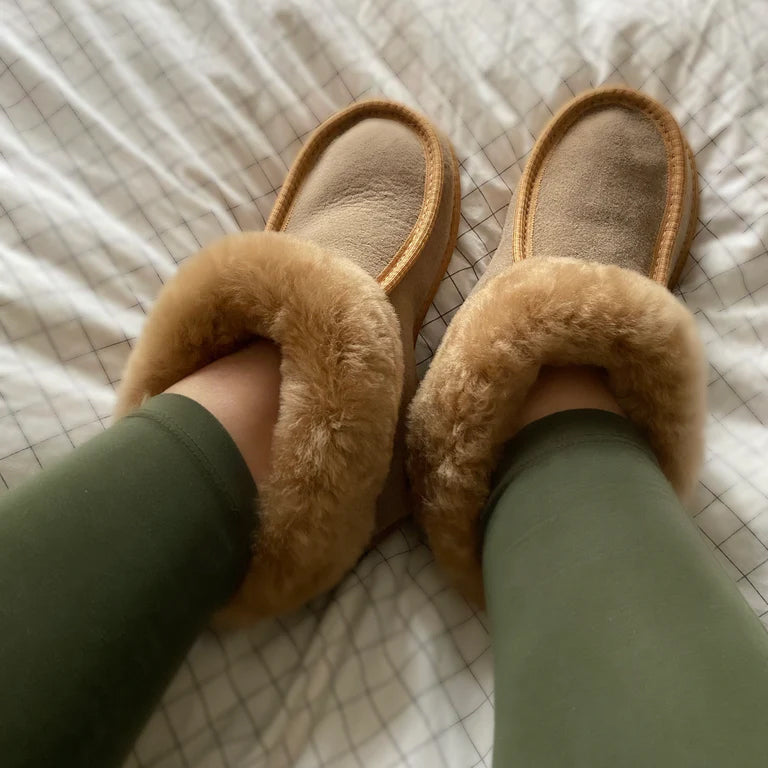 THE CLASSIC SLIPPER: 100% SHEEPSKIN IN TAN