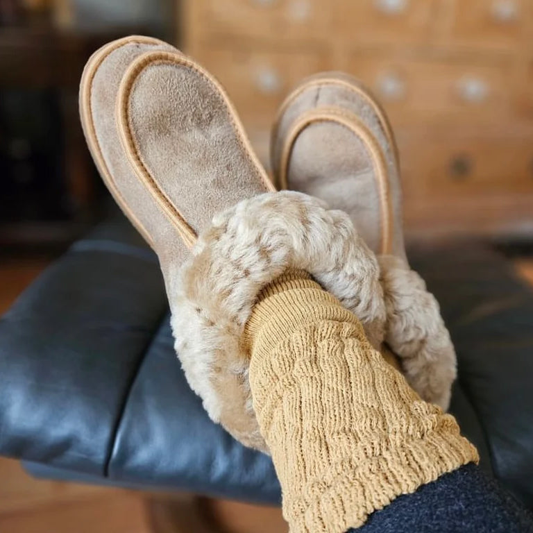 THE CLASSIC SLIPPER: 100% SHEEPSKIN IN TAN