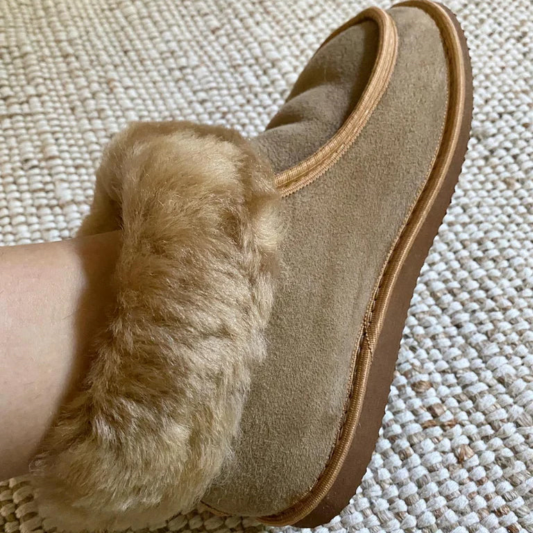 THE CLASSIC SLIPPER: 100% SHEEPSKIN IN TAN